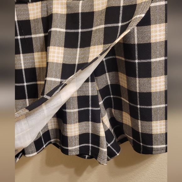 Plaid skort romper - Picture 2 of 4